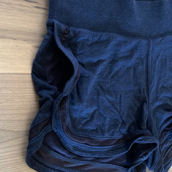 Athleta navy short with pockets - Picture 3 of 6